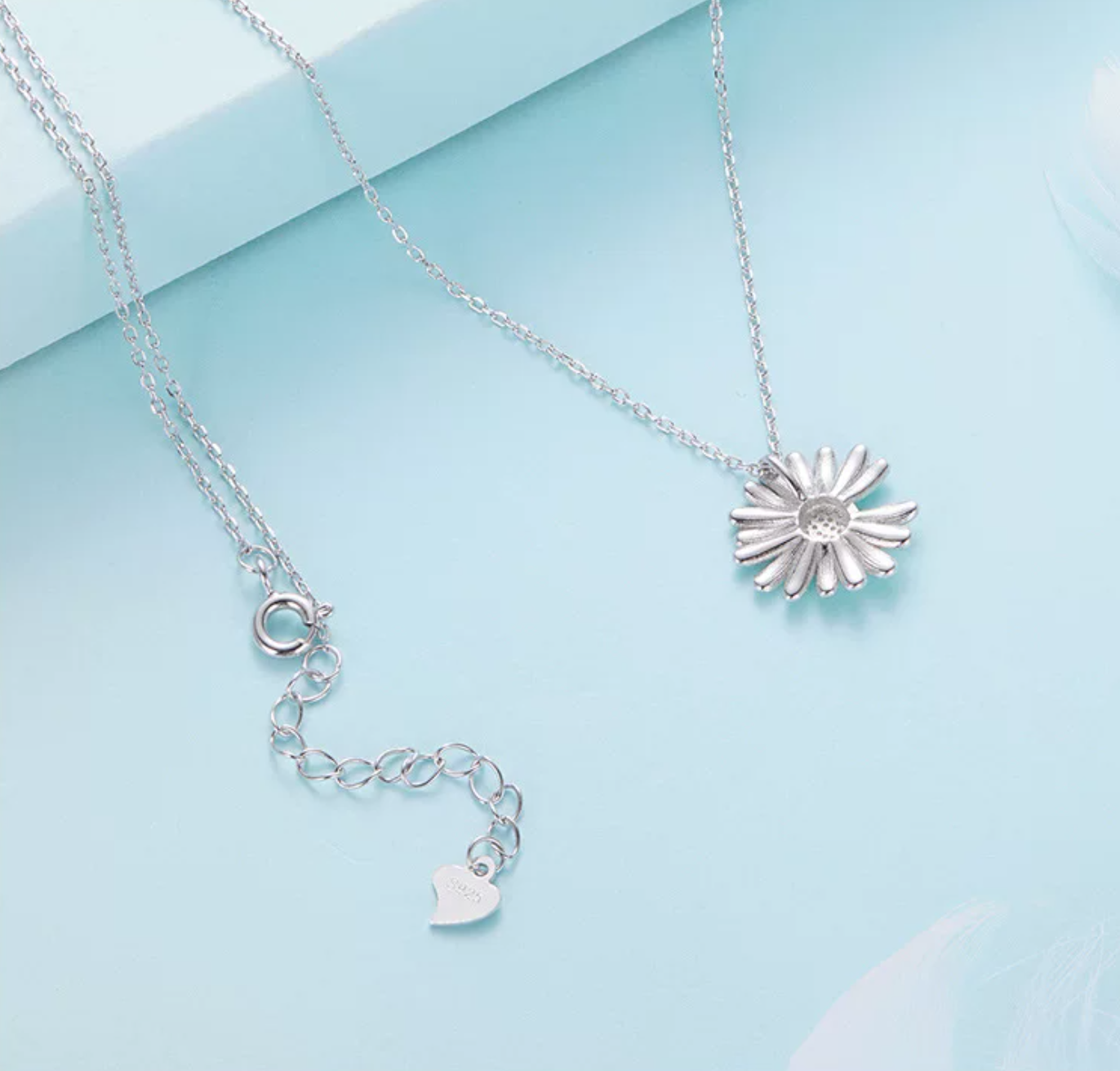 Green Daisy Necklace