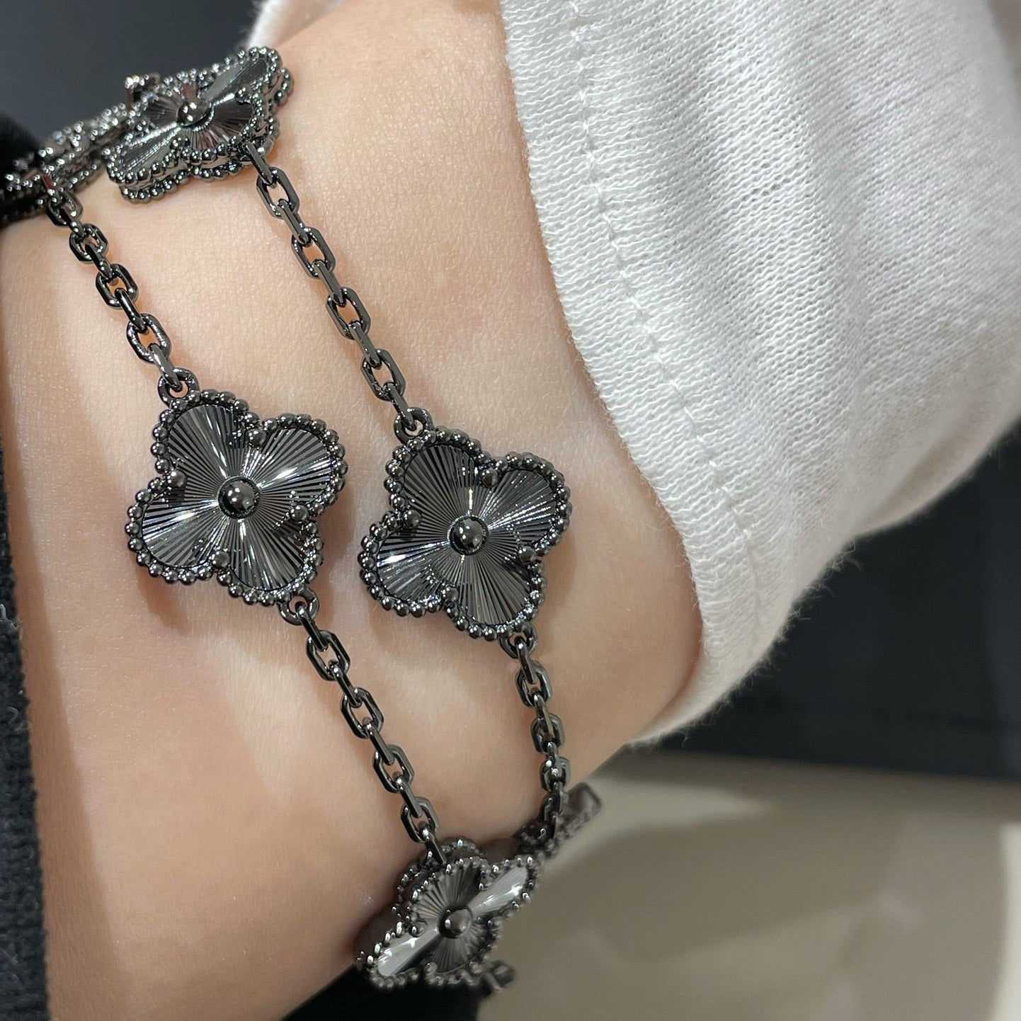 [Renovia Jewelry]CLOVER 5 MOTIF BLACK BRACELET