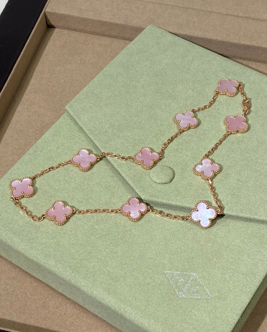 [Renovia Jewelry Jewellery] Pink Necklace with Ten Clover Designs