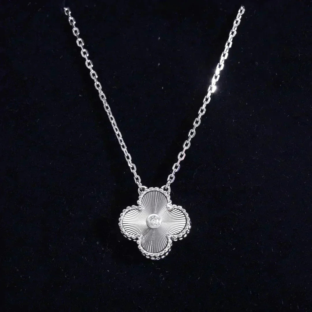[Renovia Jewelry]CLOVER  15MM DIAMOND LASER NECKLACE SILVER