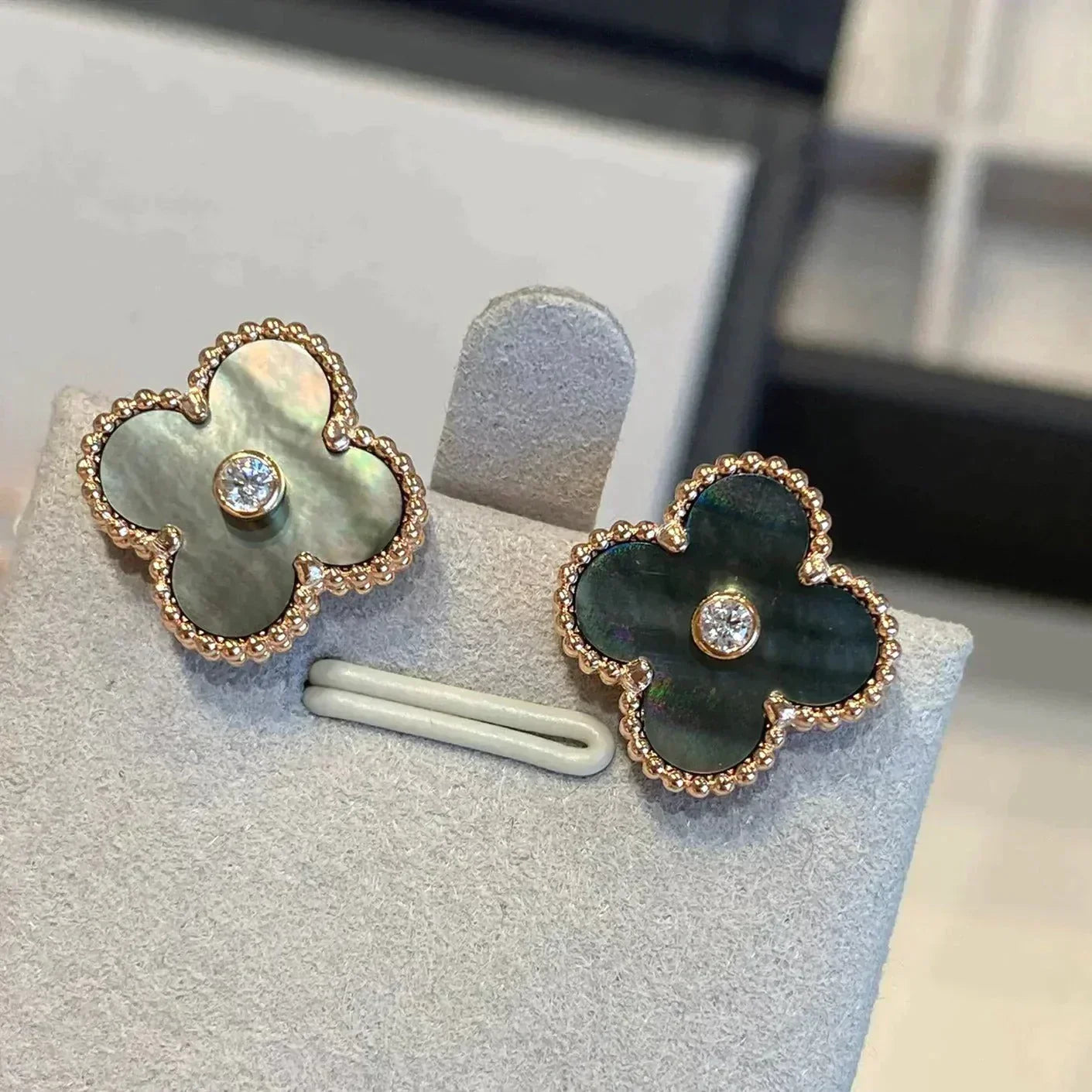 [Renovia Jewelry]CLOVER MEDIUM 1 MOTIFS GRAY MOP  DIAMOND EARRINGS