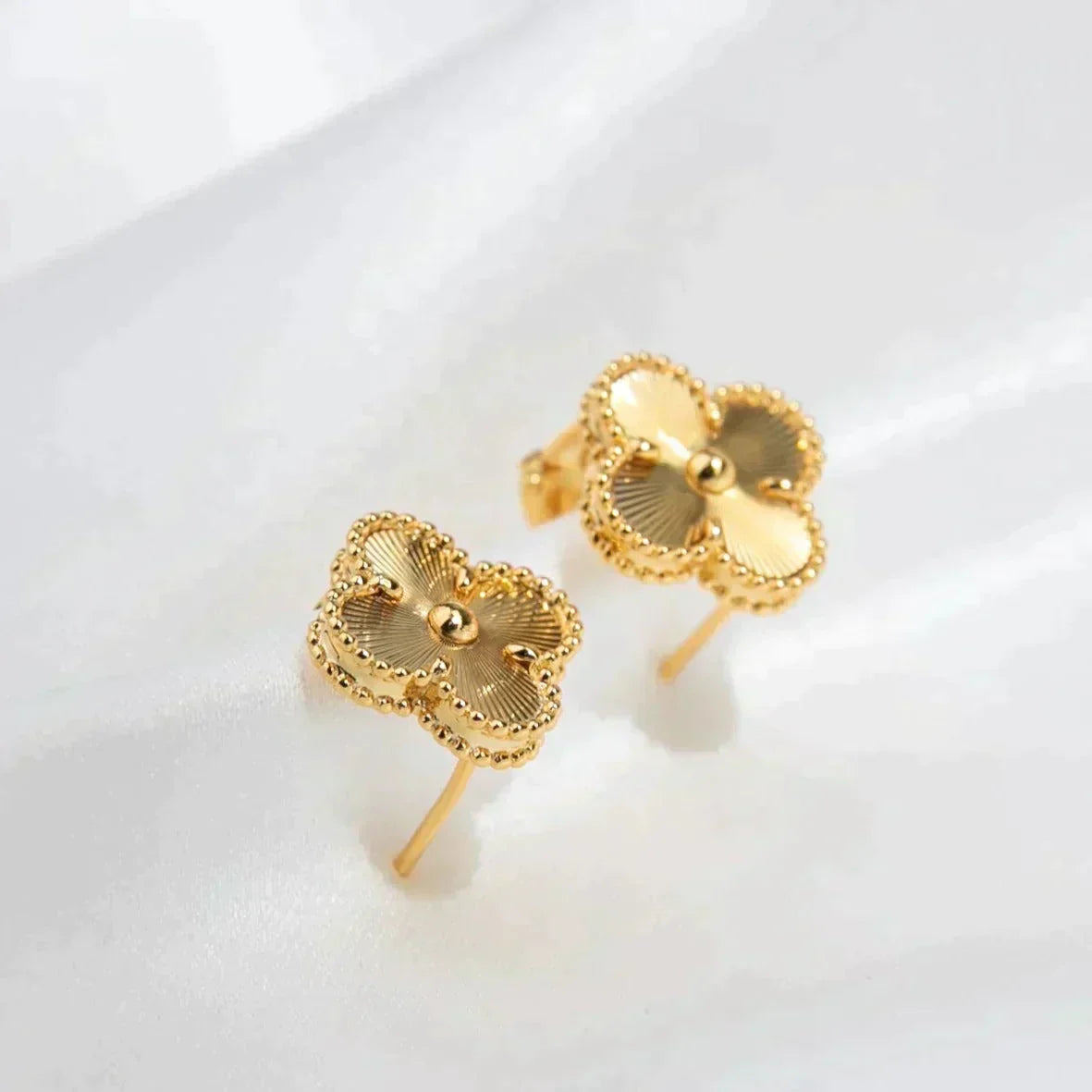 [Renovia Jewelry]CLOVER MEDIUM 1 MOTIFS LASER EARRINGS