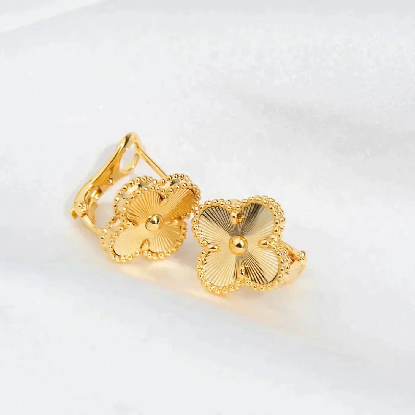 [Renovia Jewelry]CLOVER MEDIUM 1 MOTIFS LASER EARRINGS