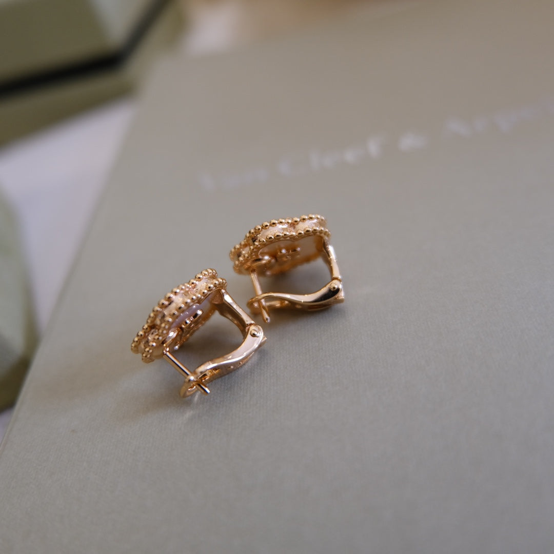 [Renovia Jewelry]LUCKY PINK GOLD WHITE MOP EARRINGS