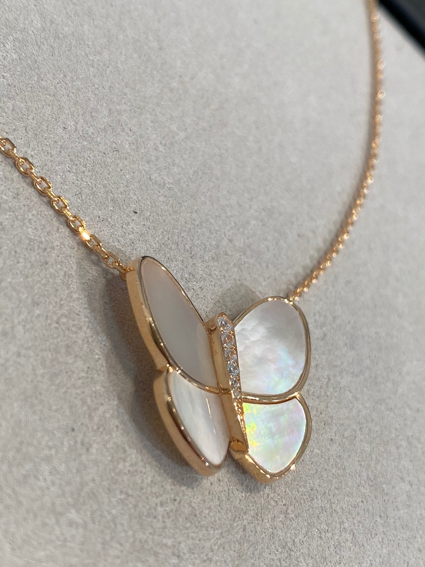 [Renovia Jewelry]BUTTERFLY GOLD MOP DIAMOND NECKLACE