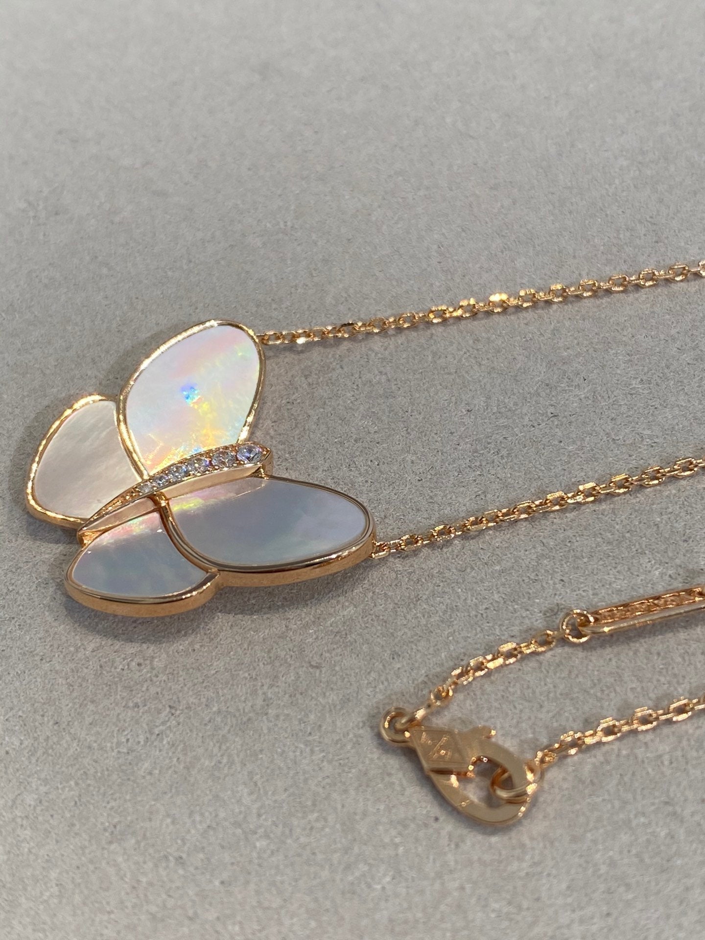 [Renovia Jewelry]BUTTERFLY GOLD MOP DIAMOND NECKLACE