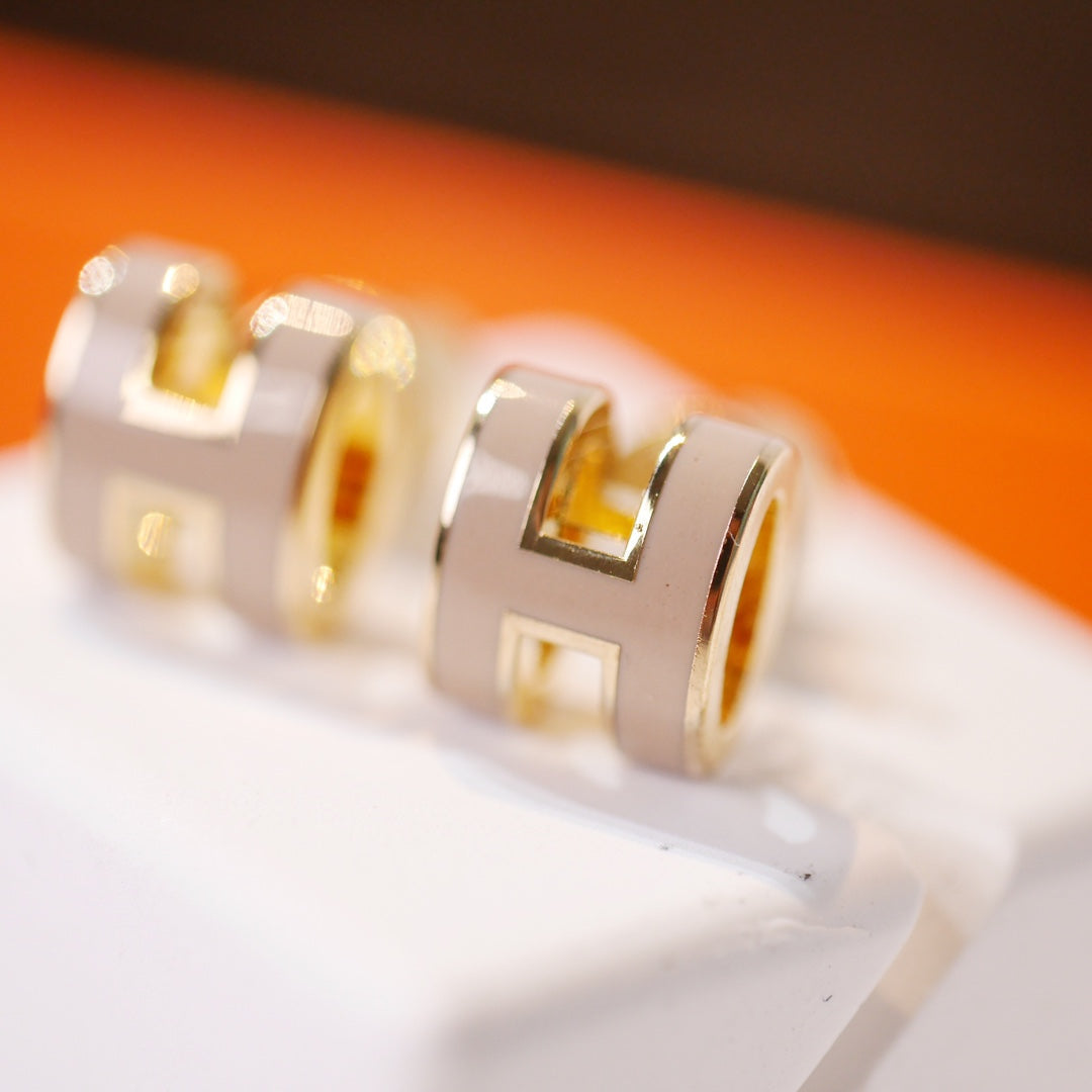 [Renovia Jewelry]MINI POP H GOLD EARRINGS GREY