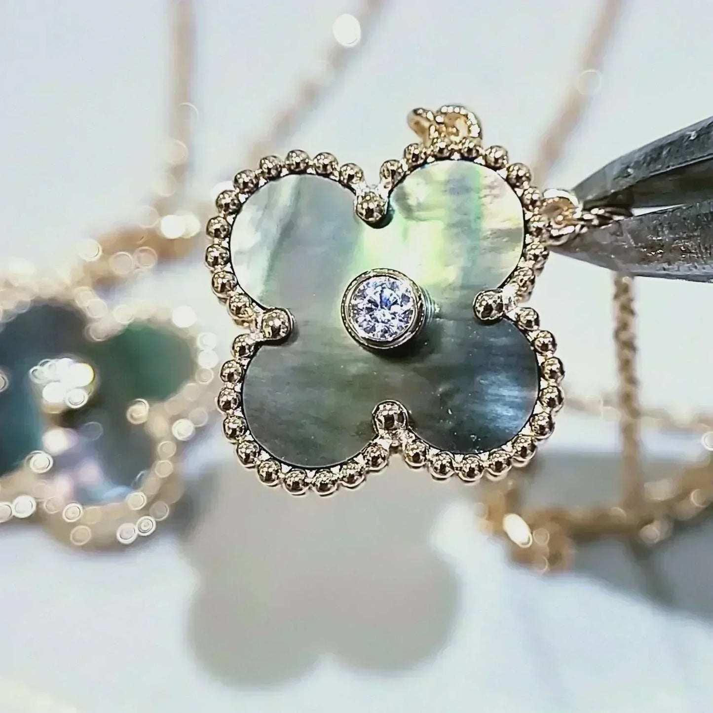 [Renovia Jewelry]CLOVER 15MM DIAMOND AND MOTHER-OF-GREY NECKLACE