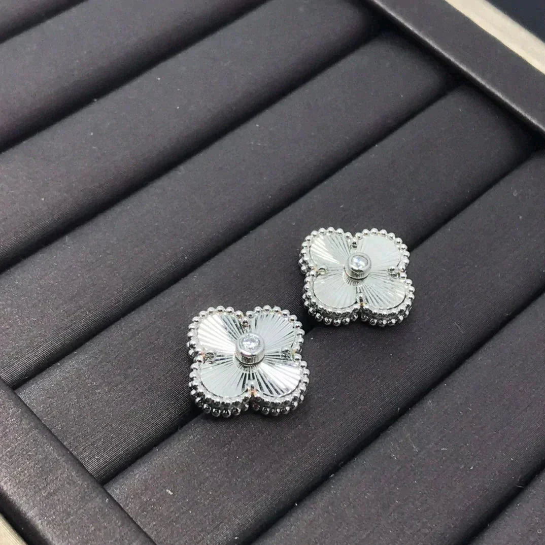 [Renovia Jewelry]CLOVER MINI 9.5MM LASER EARRINGS