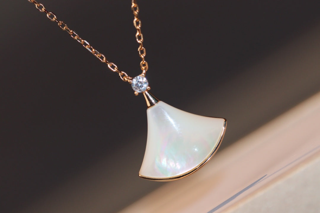 [Renovia Jewelry]DREAM NECKLACE WHITE MOP PINK GOLD 1 DIAMOND
