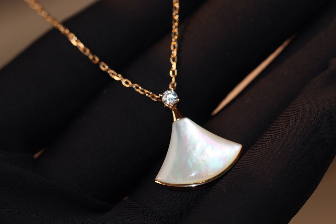 [Renovia Jewelry]DREAM NECKLACE WHITE MOP PINK GOLD 1 DIAMOND