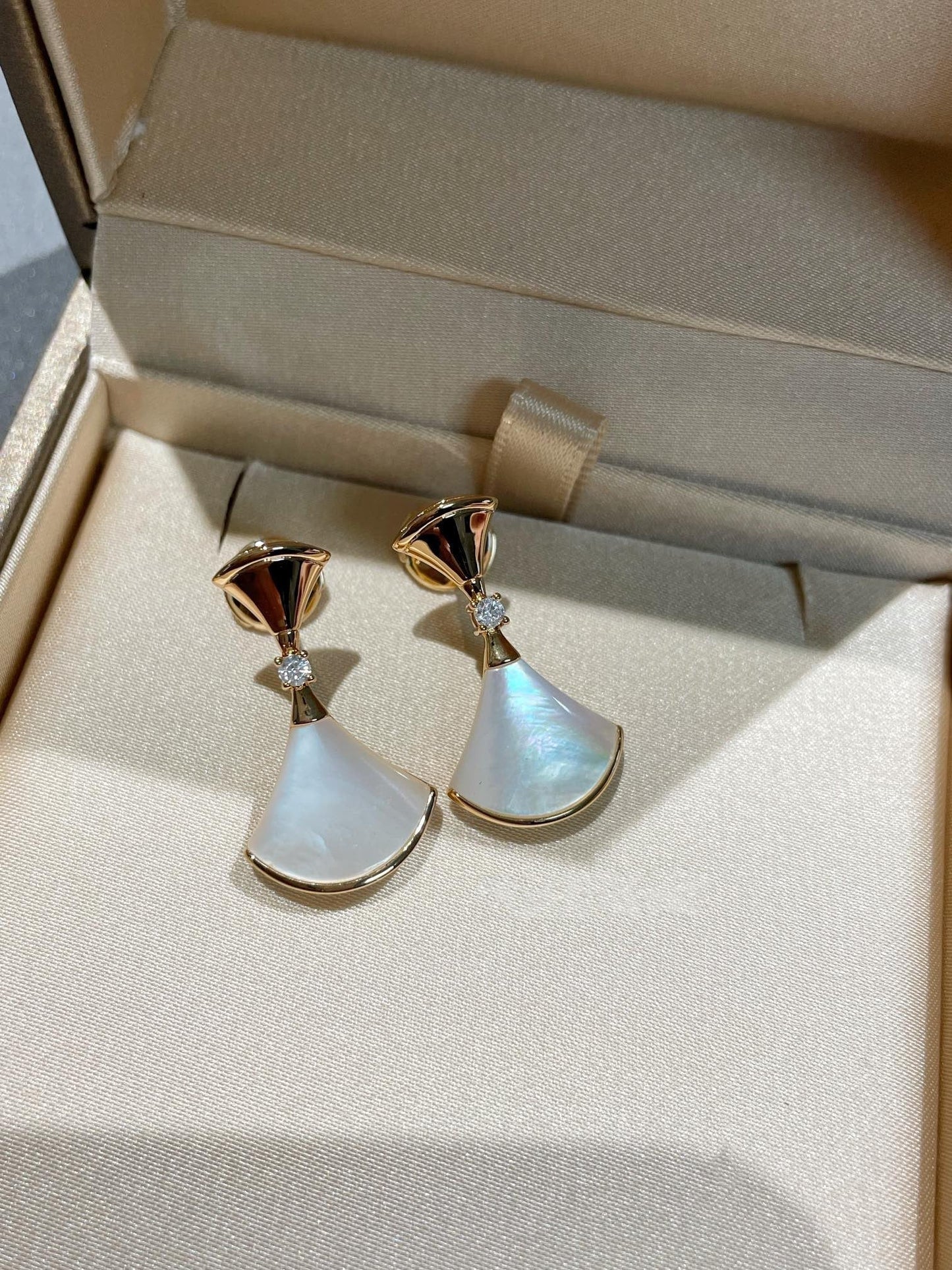 [Renovia Jewelry]DREAM MOP 1 DIAMOND EARRINGS