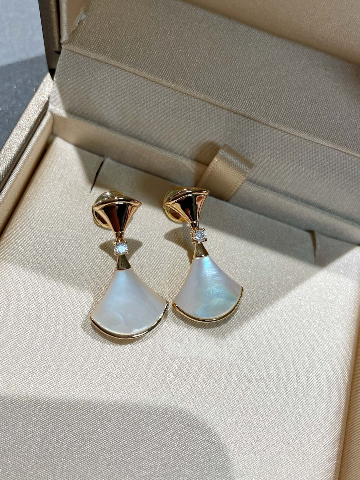 [Renovia Jewelry]DREAM MOP 1 DIAMOND EARRINGS