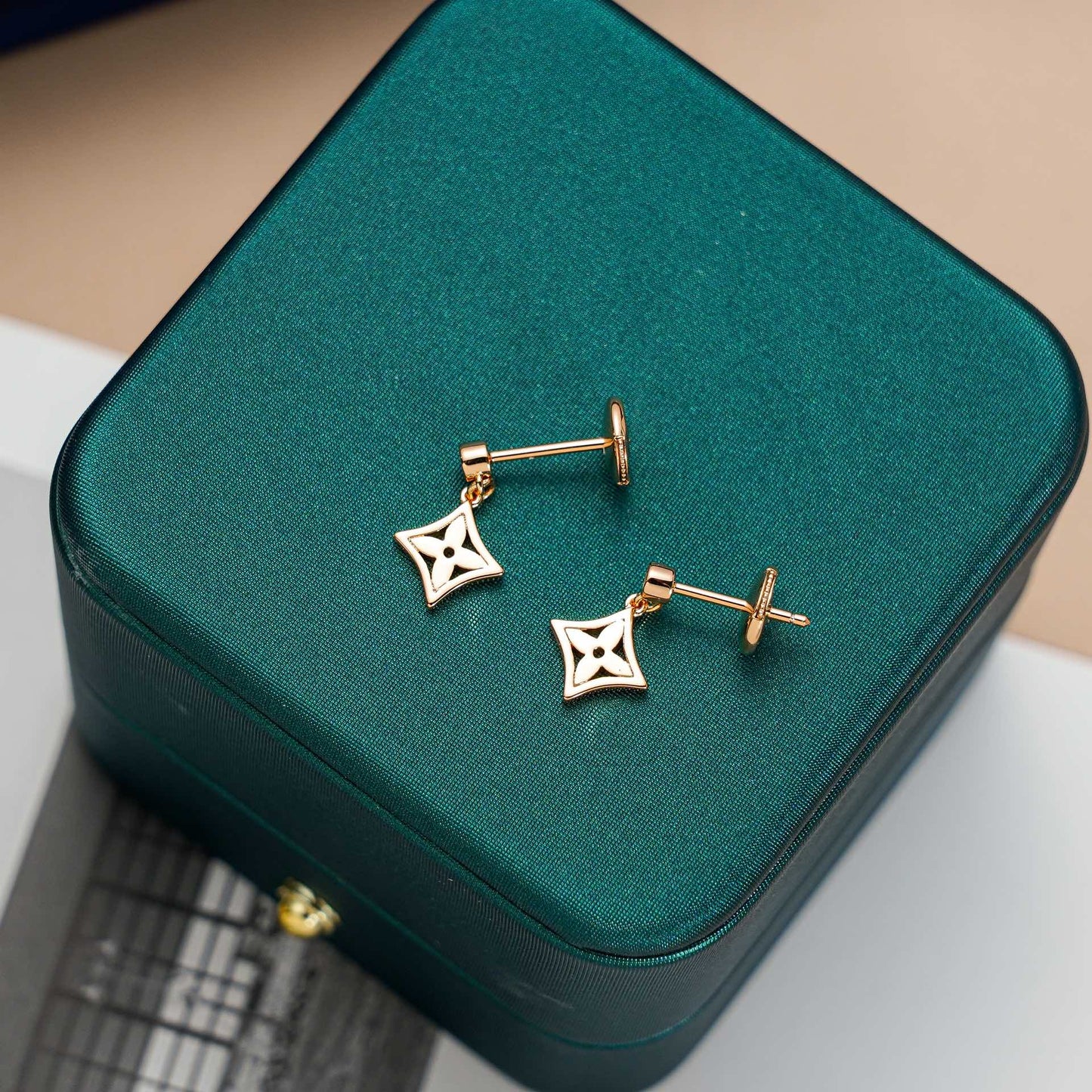 [Renovia Jewelry]STAR EARRINGS GOLD
