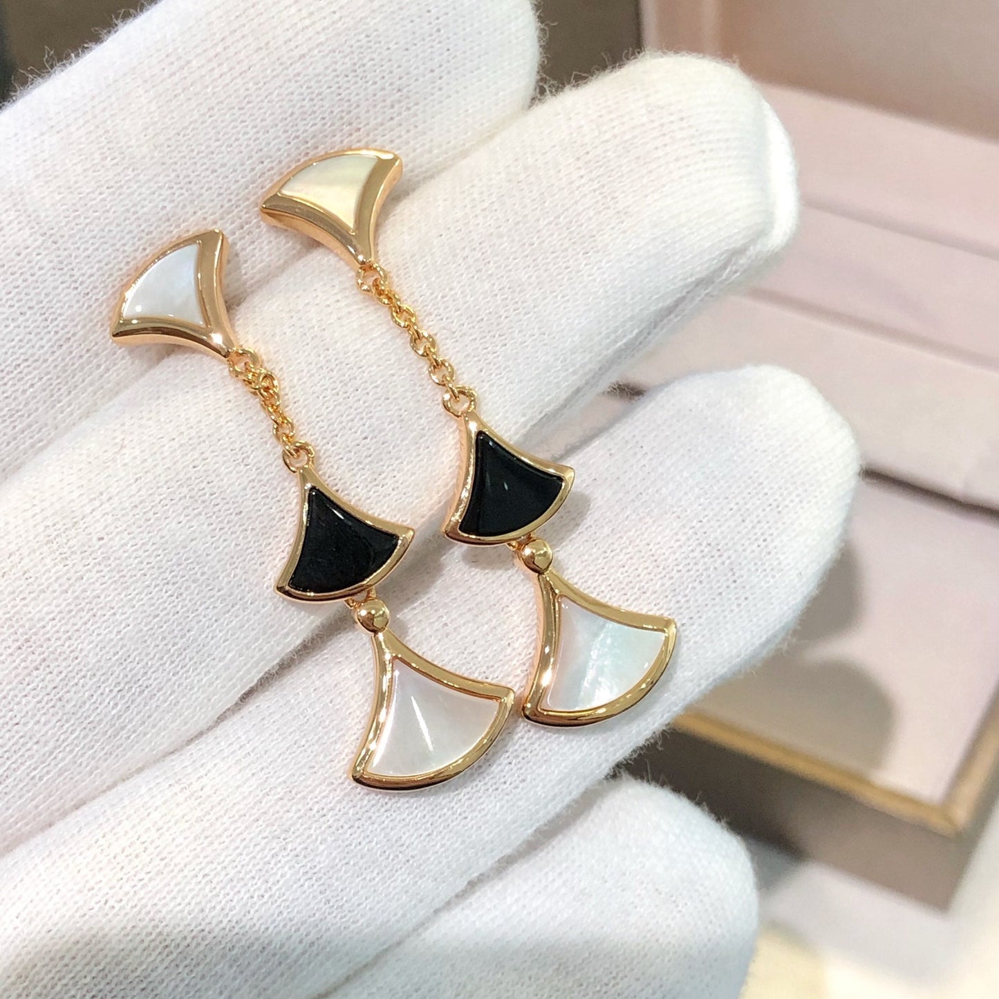[Renovia Jewelry]DREAM EARRINGS 3 MOTIFS ONYX MOP PINK GOLD