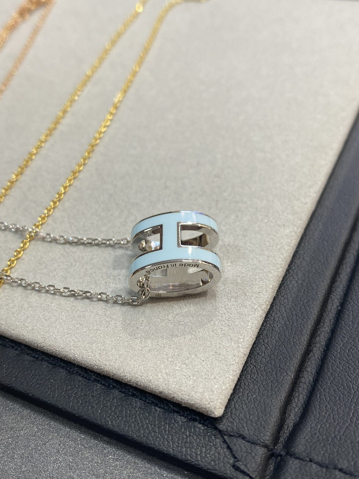 [Renovia Jewelry]POP H LIGHT BLUE NECKLACE