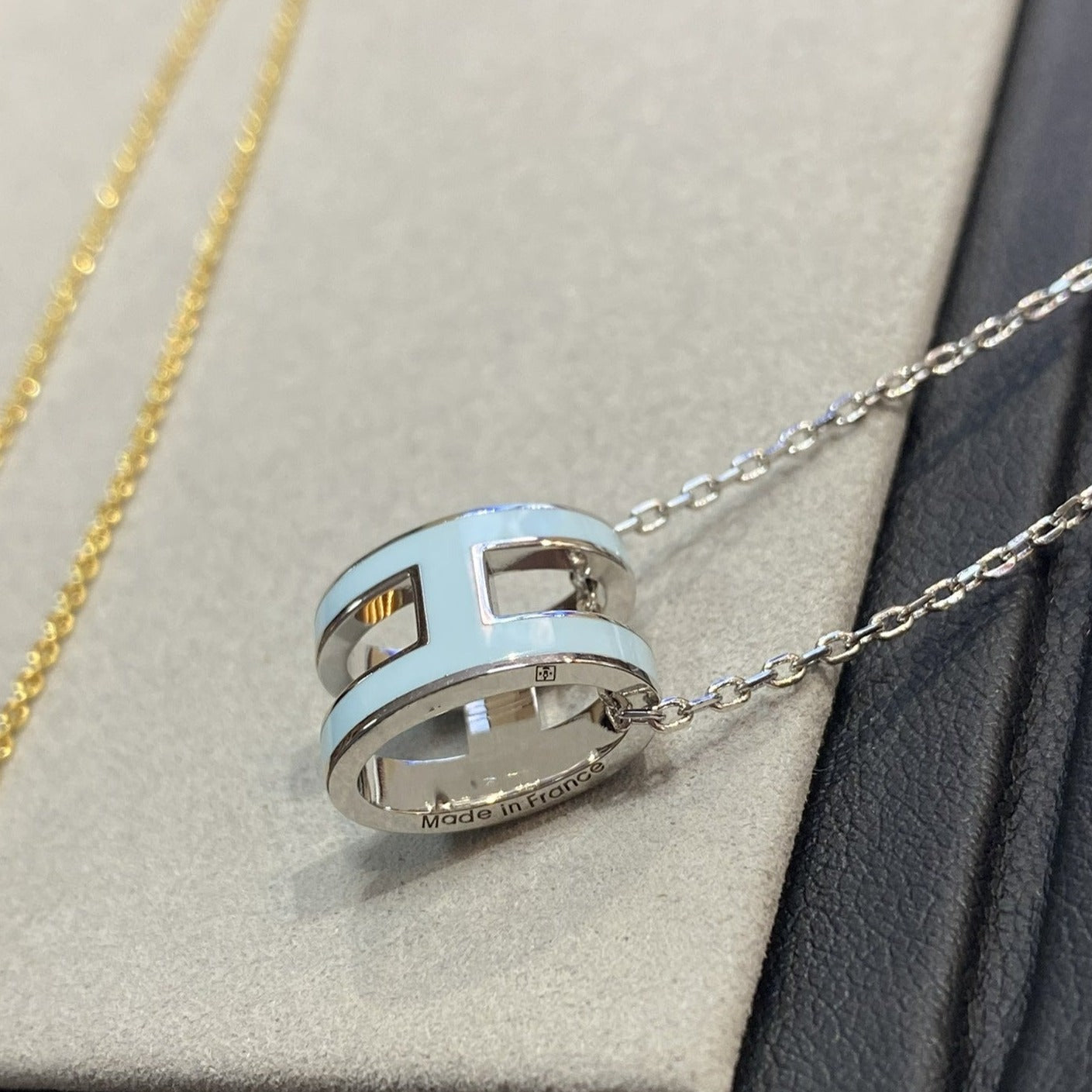 [Renovia Jewelry]POP H LIGHT BLUE NECKLACE