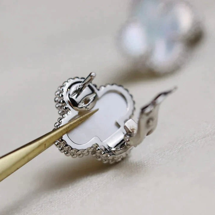 [Renovia Jewelry]CLOVER MEDIUM 1 MOTIFS  WHITE MOP EARRINGS SILVER