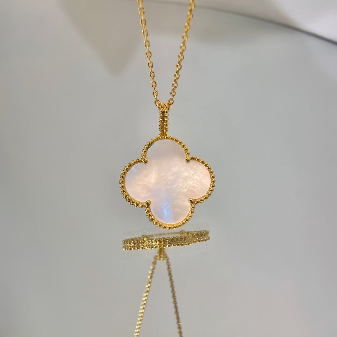 [Renovia Jewelry]CLOVER 25MM MOP LARGE PENDANT NECKLACE