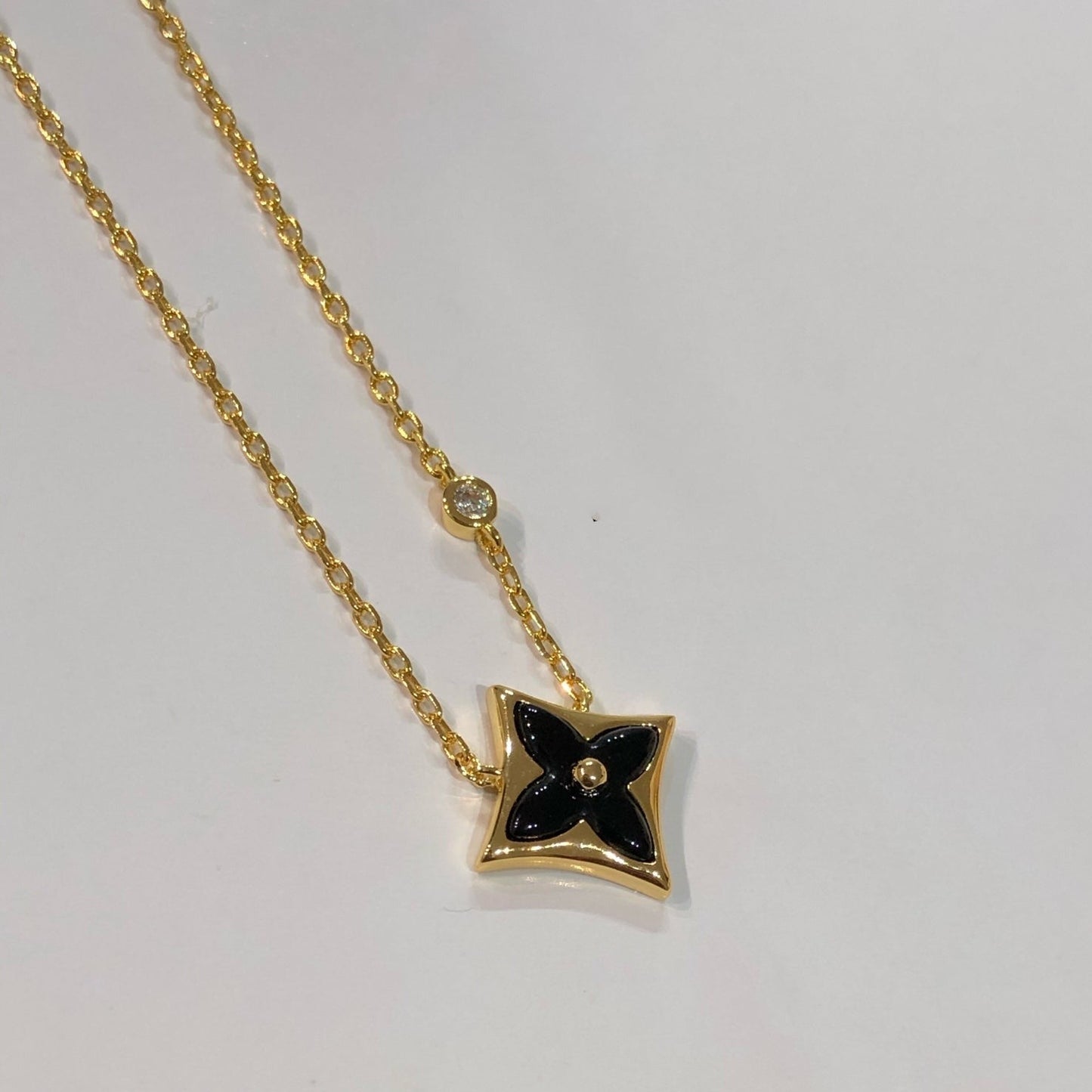 [Renovia Jewelry]STAR BLACK MOP NECKLACE