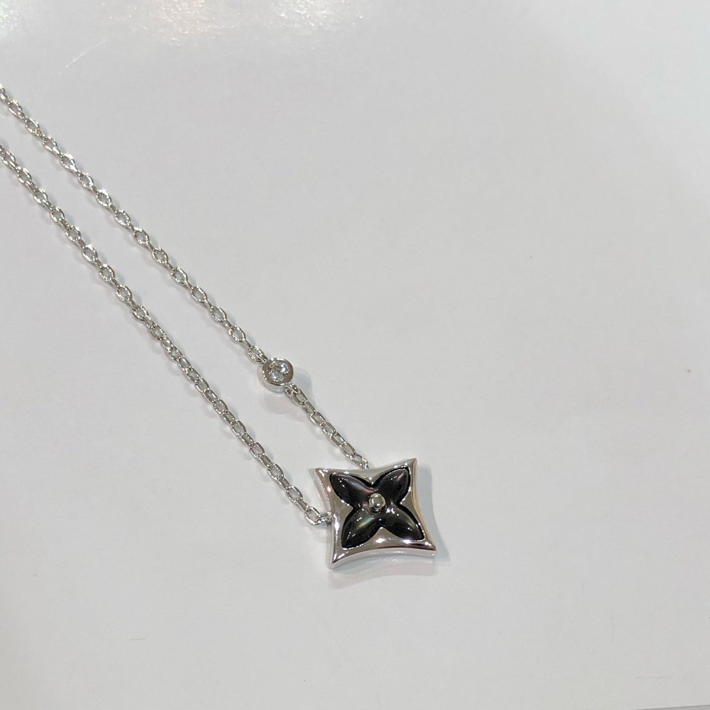 [Renovia Jewelry]STAR BLACK MOP NECKLACE