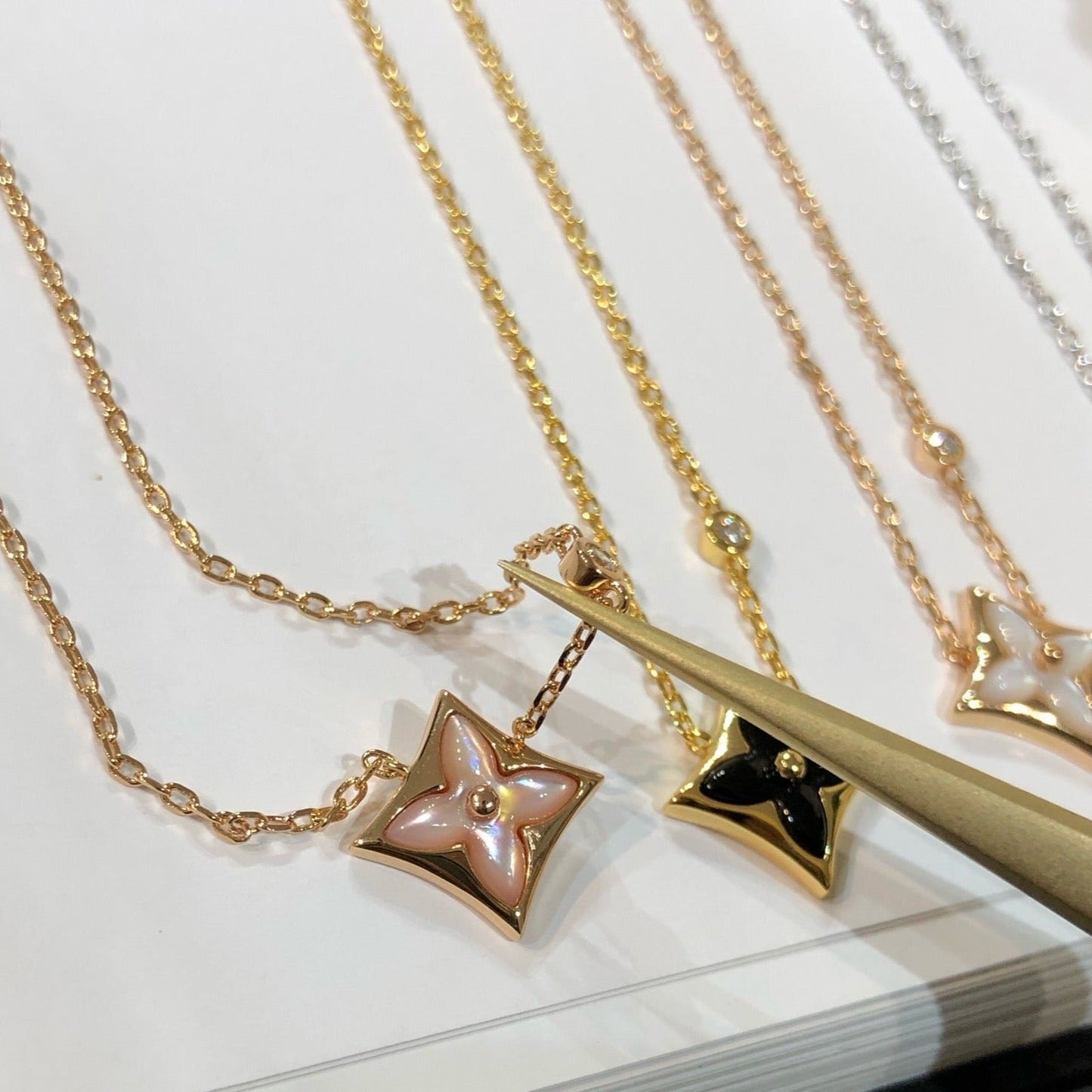 [Renovia Jewelry]STAR BLACK MOP NECKLACE