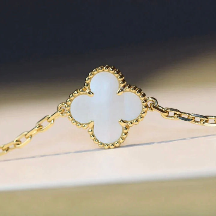[Renovia Jewelry]CLOVER 20 MOTIFS WHITE MOP NECKLACE