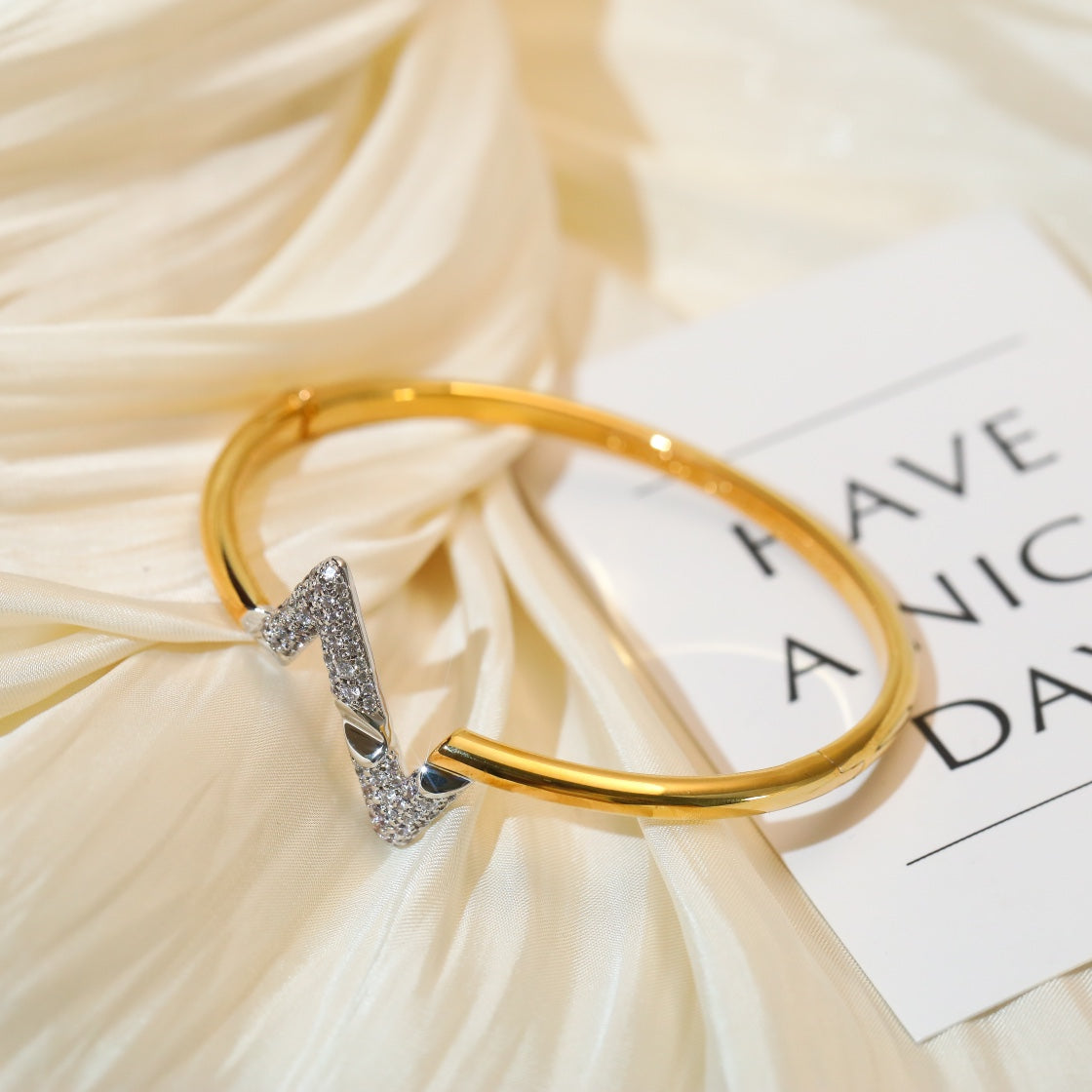 [Renovia Jewelry]VOLTE UPSITE DOWN GOLD DIAMOND BRACELET