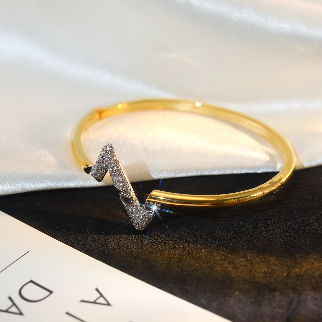 [Renovia Jewelry]VOLTE UPSITE DOWN GOLD DIAMOND BRACELET