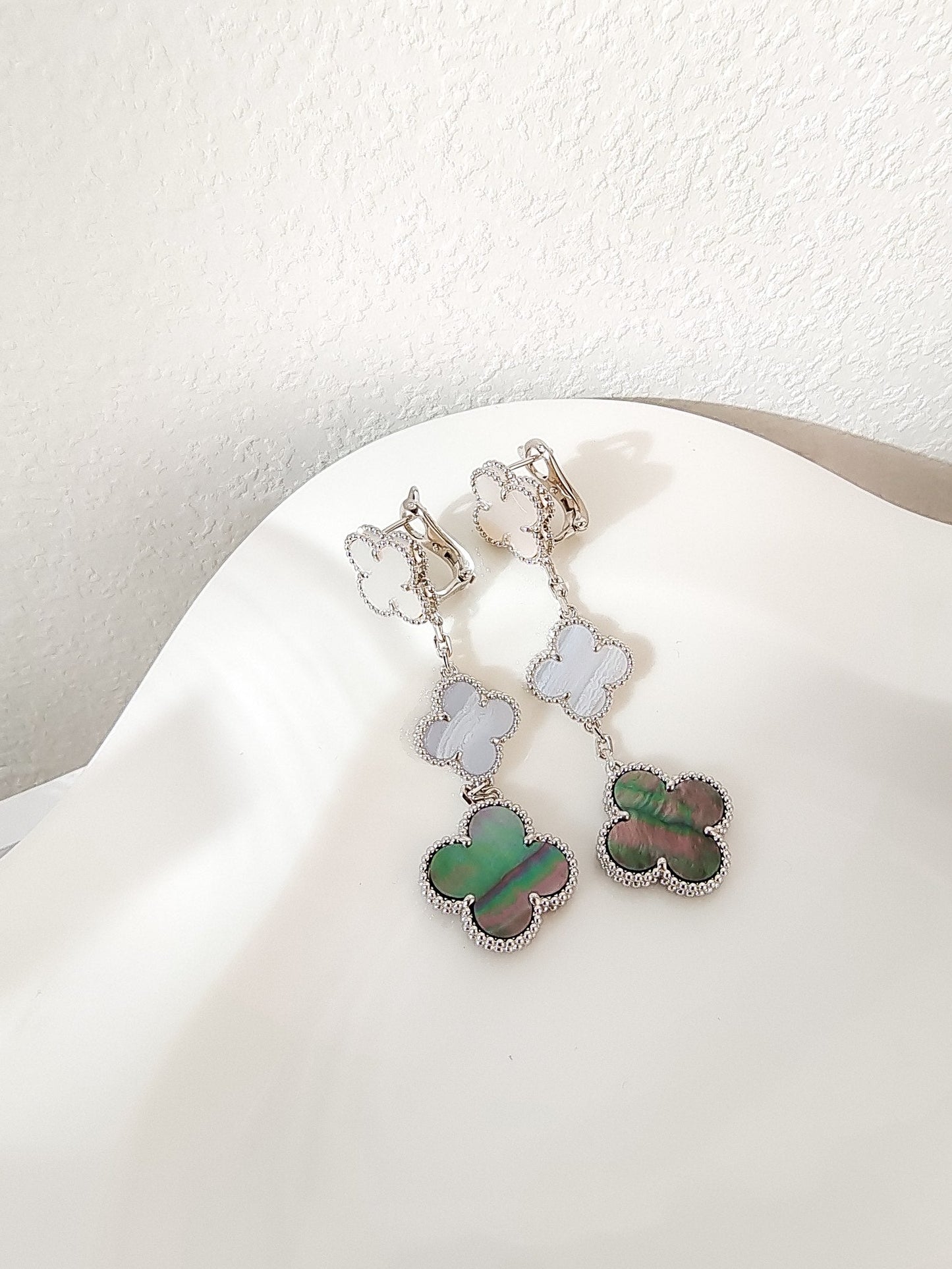 [Renovia Jewelry]CLOVER 3 MOTIFS CHALCEDONY DARK MOP SILVER EARRINGS