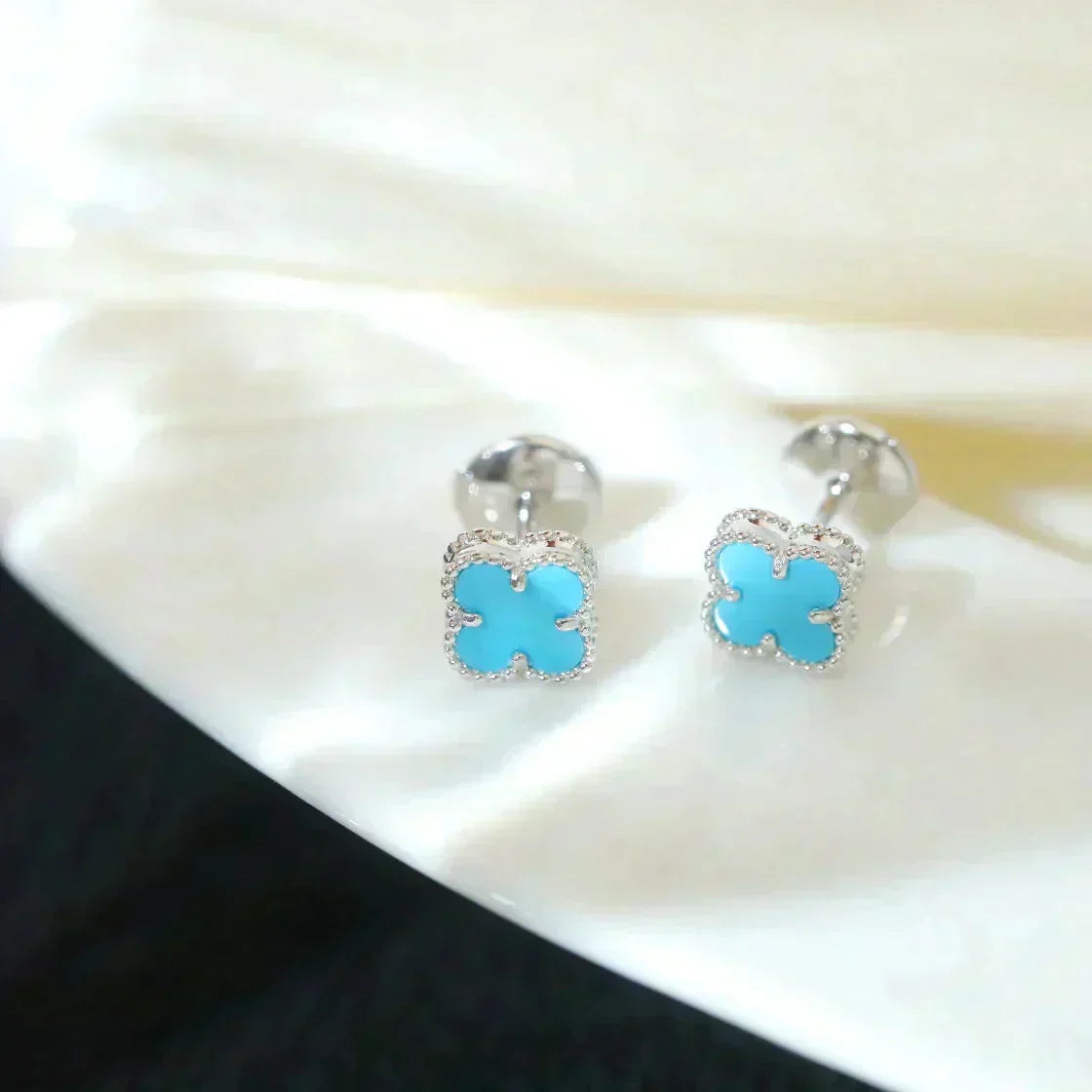 [Renovia Jewelry]CLOVER MINI 9.5MM ONYX STUD EARRINGS SILVER