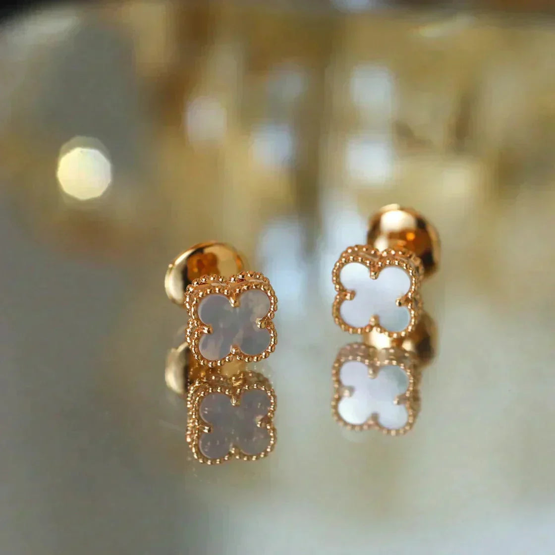 [Renovia Jewelry]CLOVER MINI 9.5MM WHITE MOP EARRINGS