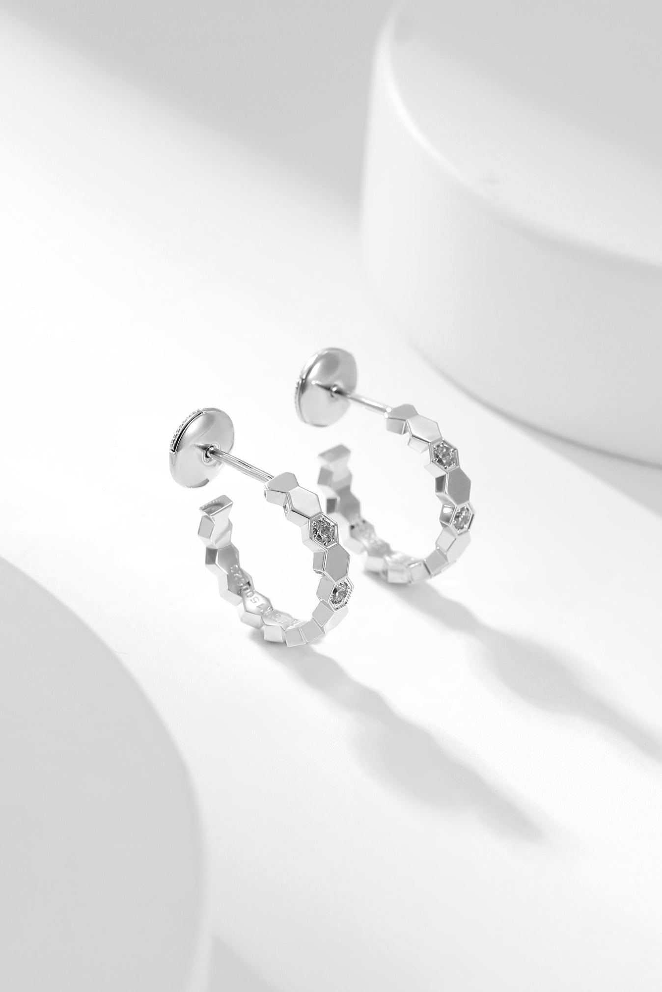 [Renovia Jewelry]BEE LOVE DIAMOND HOOP EARRINGS