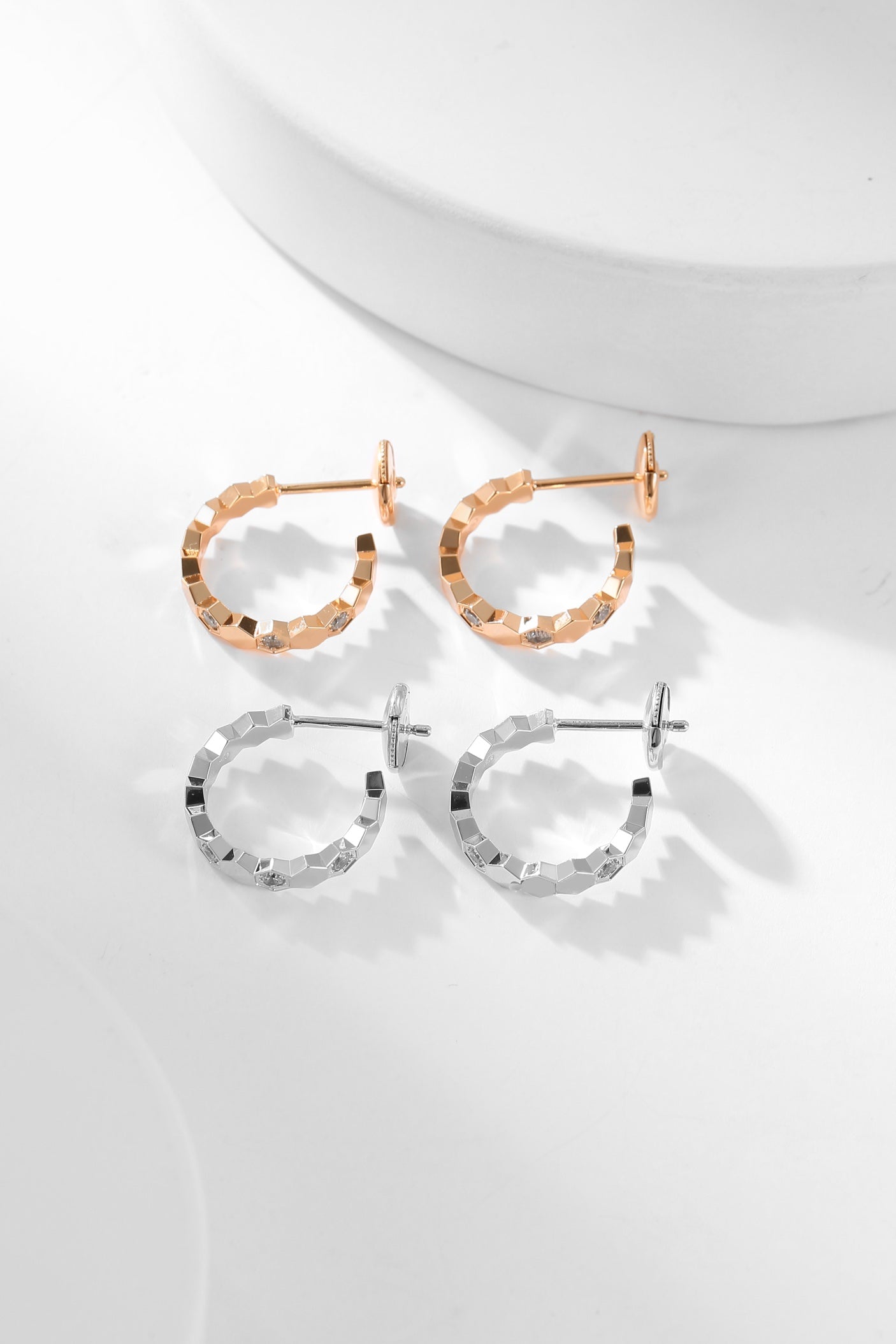 [Renovia Jewelry]BEE LOVE DIAMOND HOOP EARRINGS
