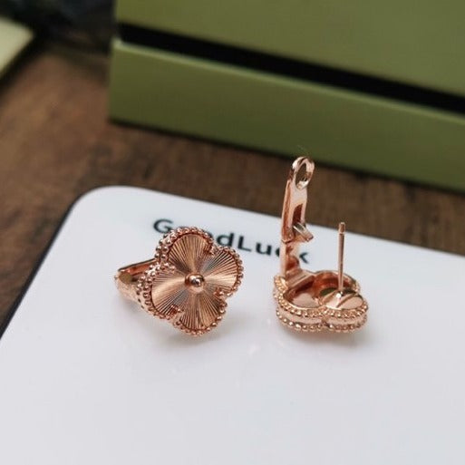 [Renovia Jewelry]CLOVER MEDIUM STUD EARRINGS