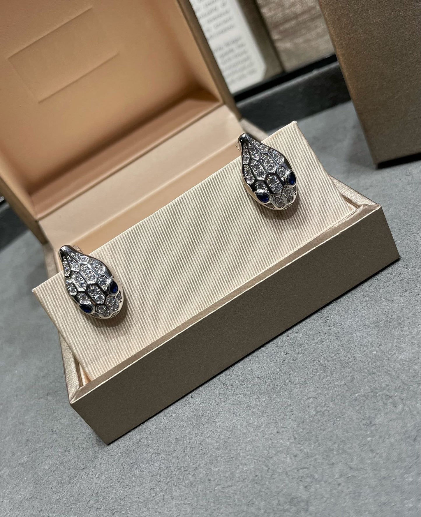 [Renovia Jewelry]SERPENT DIAMOND STUD EARRINGS