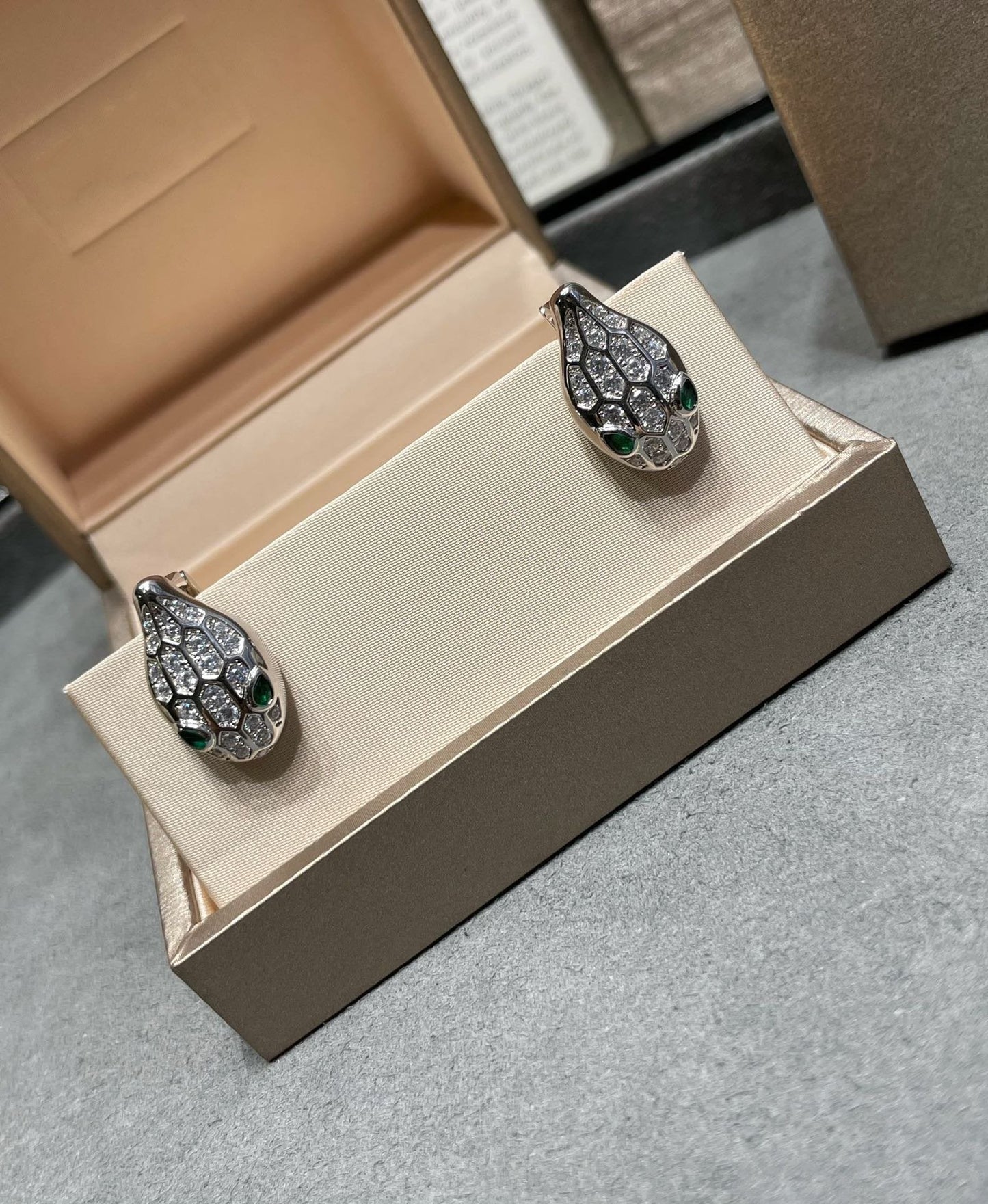 [Renovia Jewelry]SERPENT DIAMOND STUD EARRINGS
