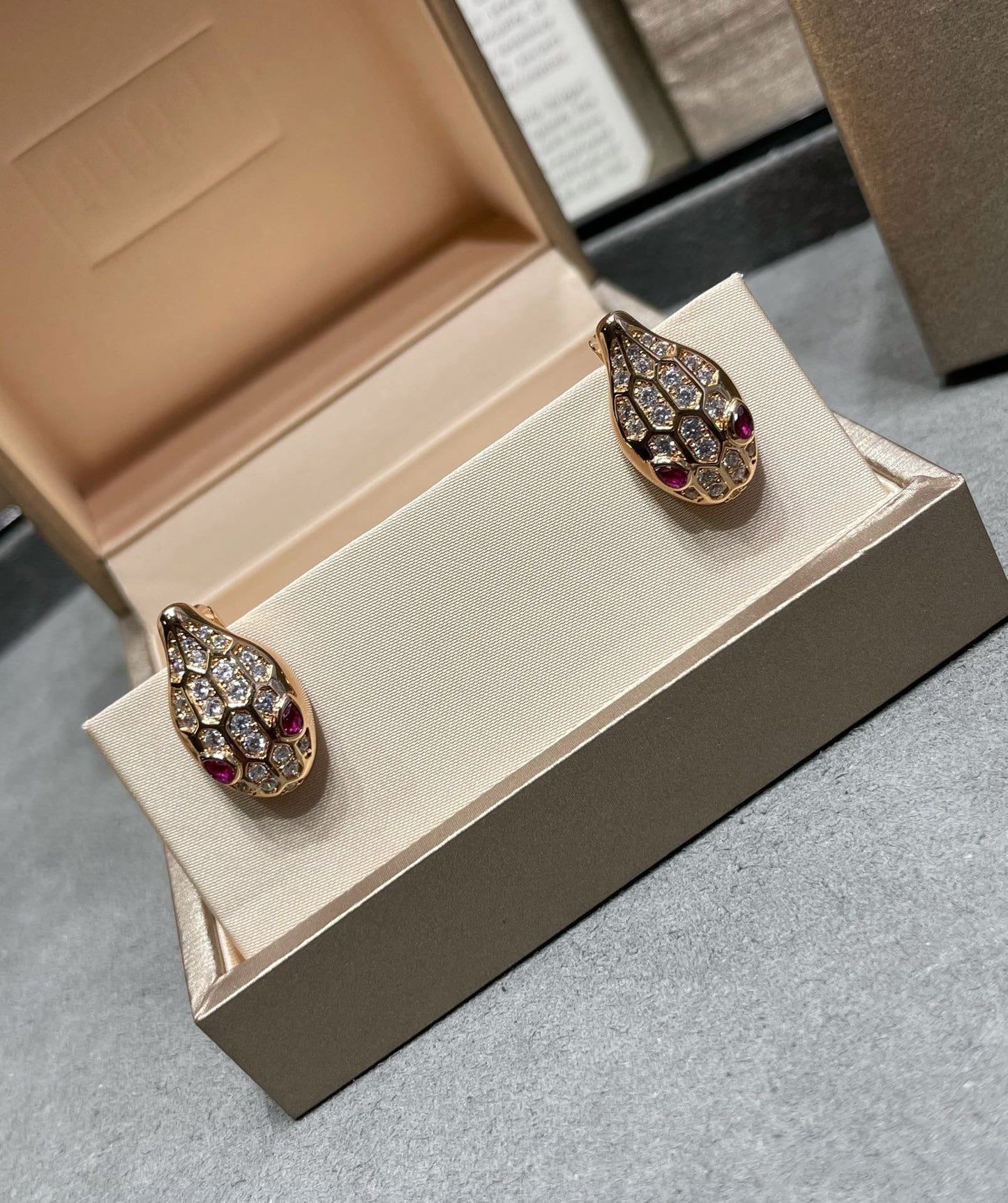 [Renovia Jewelry]SERPENT DIAMOND STUD EARRINGS
