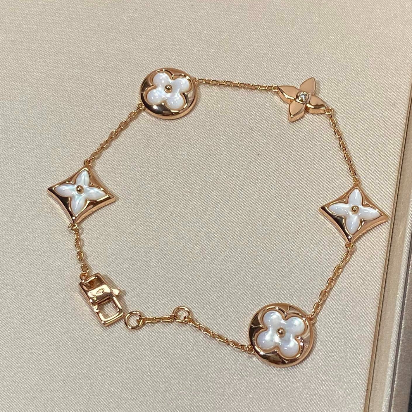 [Renovia Jewelry]STAR AND SUN 5 MOTIF MOP PINK GOLD BRACELET