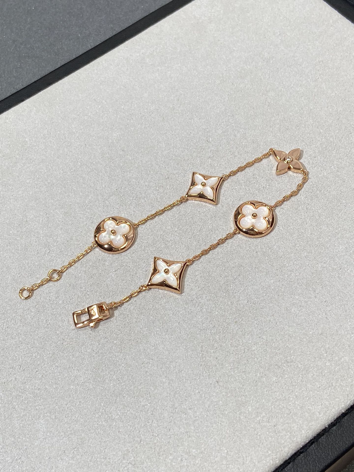 [Renovia Jewelry]STAR AND SUN 5 MOTIF MOP PINK GOLD BRACELET