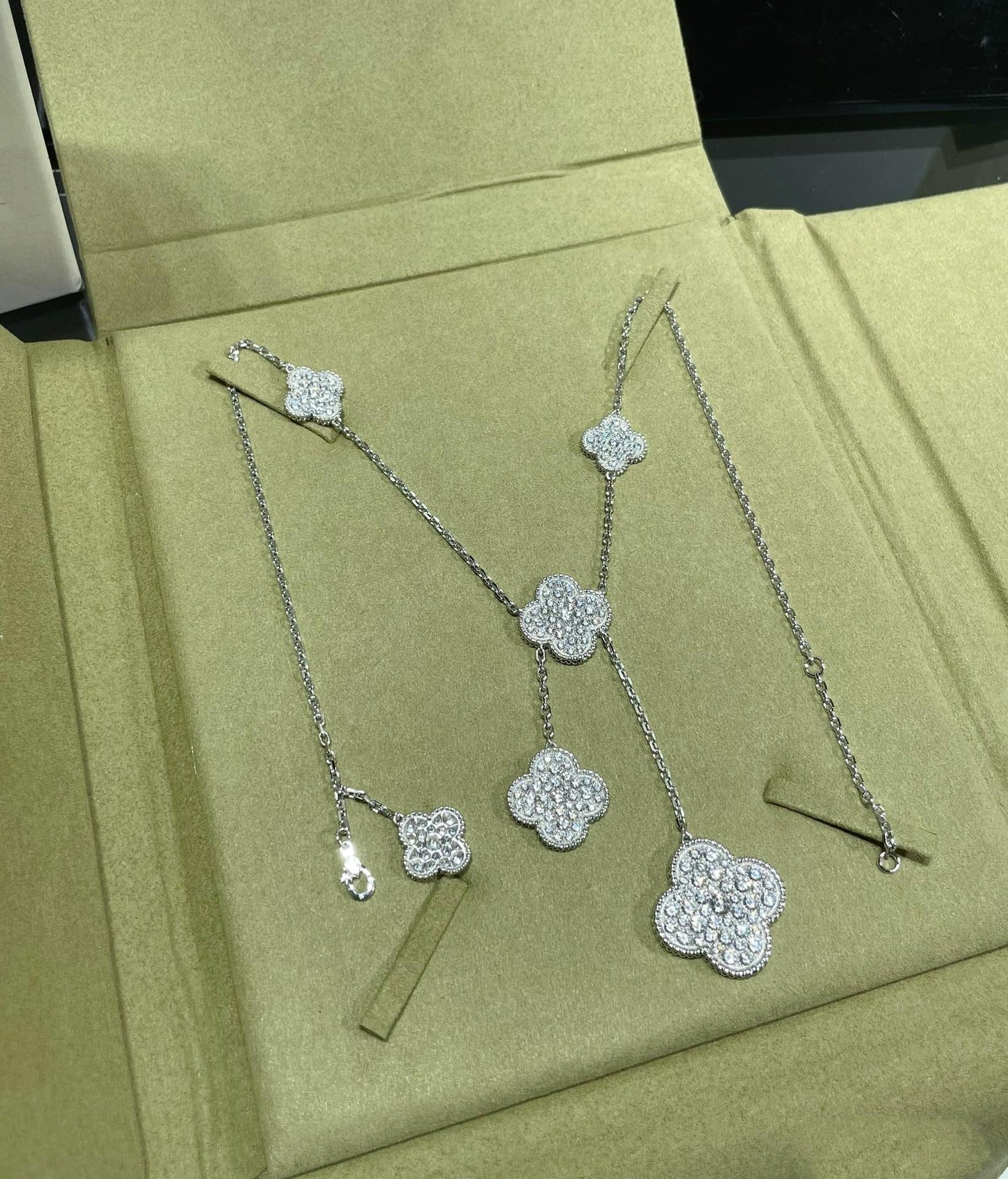 [Renovia Jewelry]CLOVER 6 MOTIF DIAMOND PAVED NECKLACE
