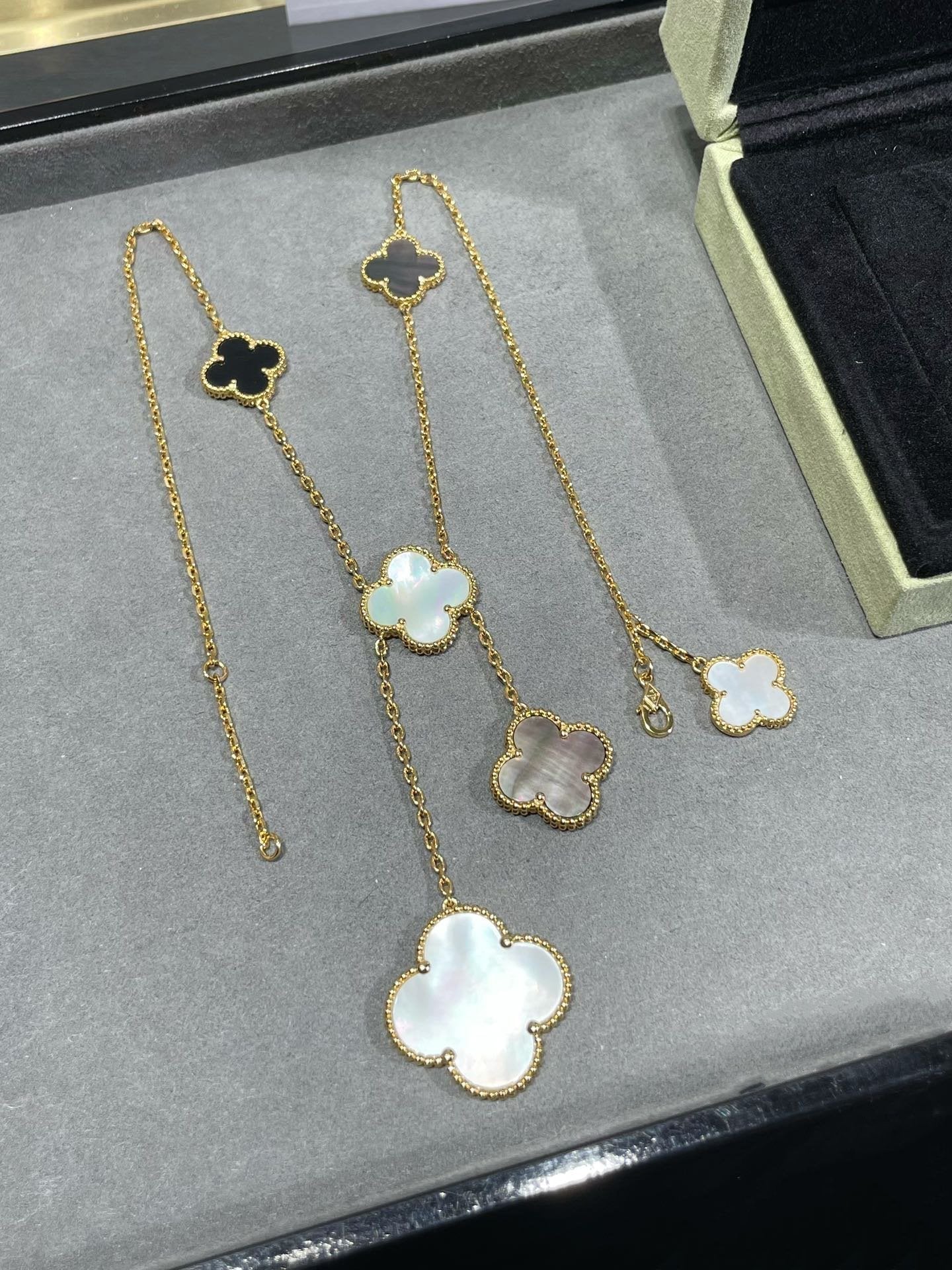 [Renovia Jewelry]CLOVER 6 MOTIF MOP ONYX GOLD NECKLACE