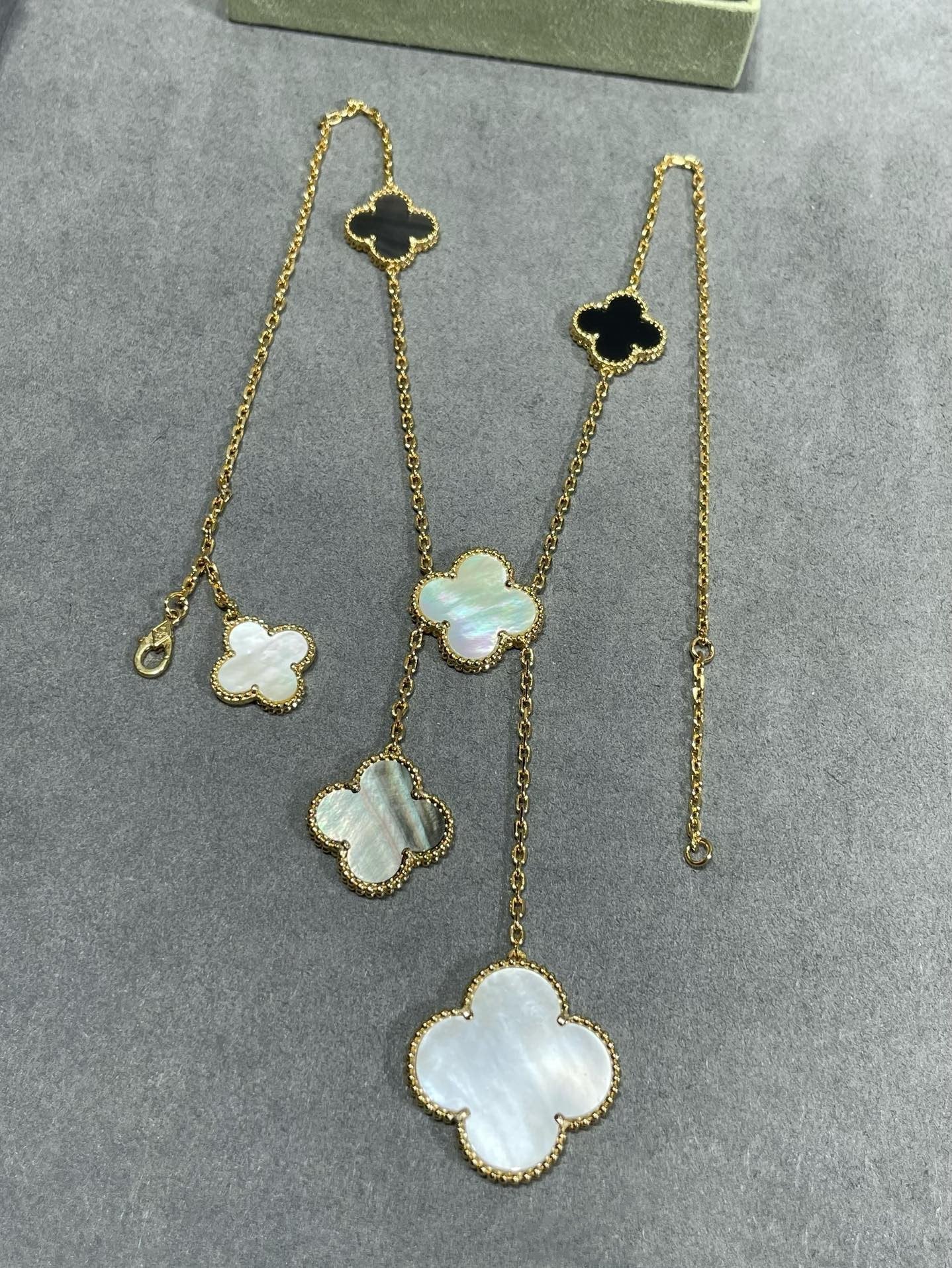 [Renovia Jewelry]CLOVER 6 MOTIF MOP ONYX GOLD NECKLACE