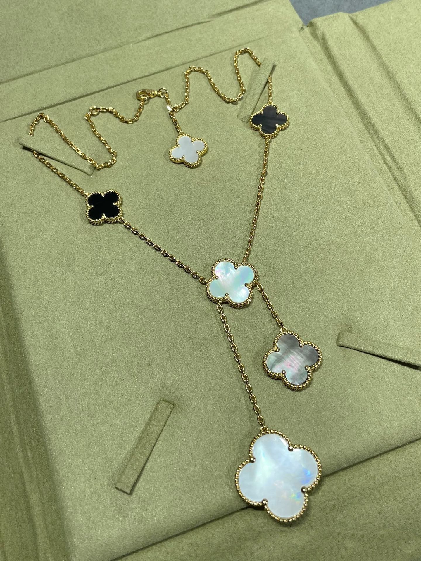 [Renovia Jewelry]CLOVER 6 MOTIF MOP ONYX GOLD NECKLACE