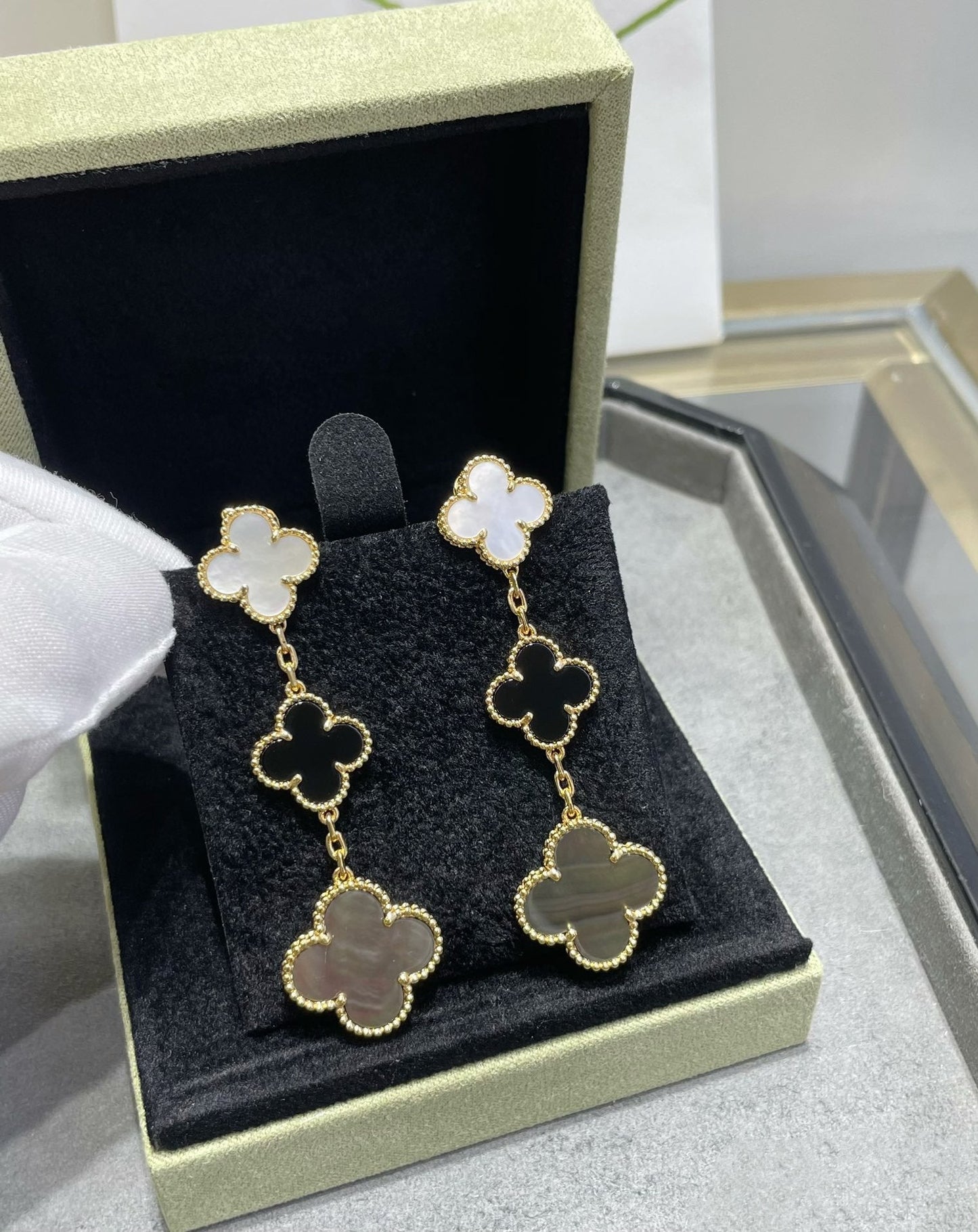[Renovia Jewelry]CLOVER 3 MOTIF MOP ONYX DARK MOP PINK GOLD EARRINGS