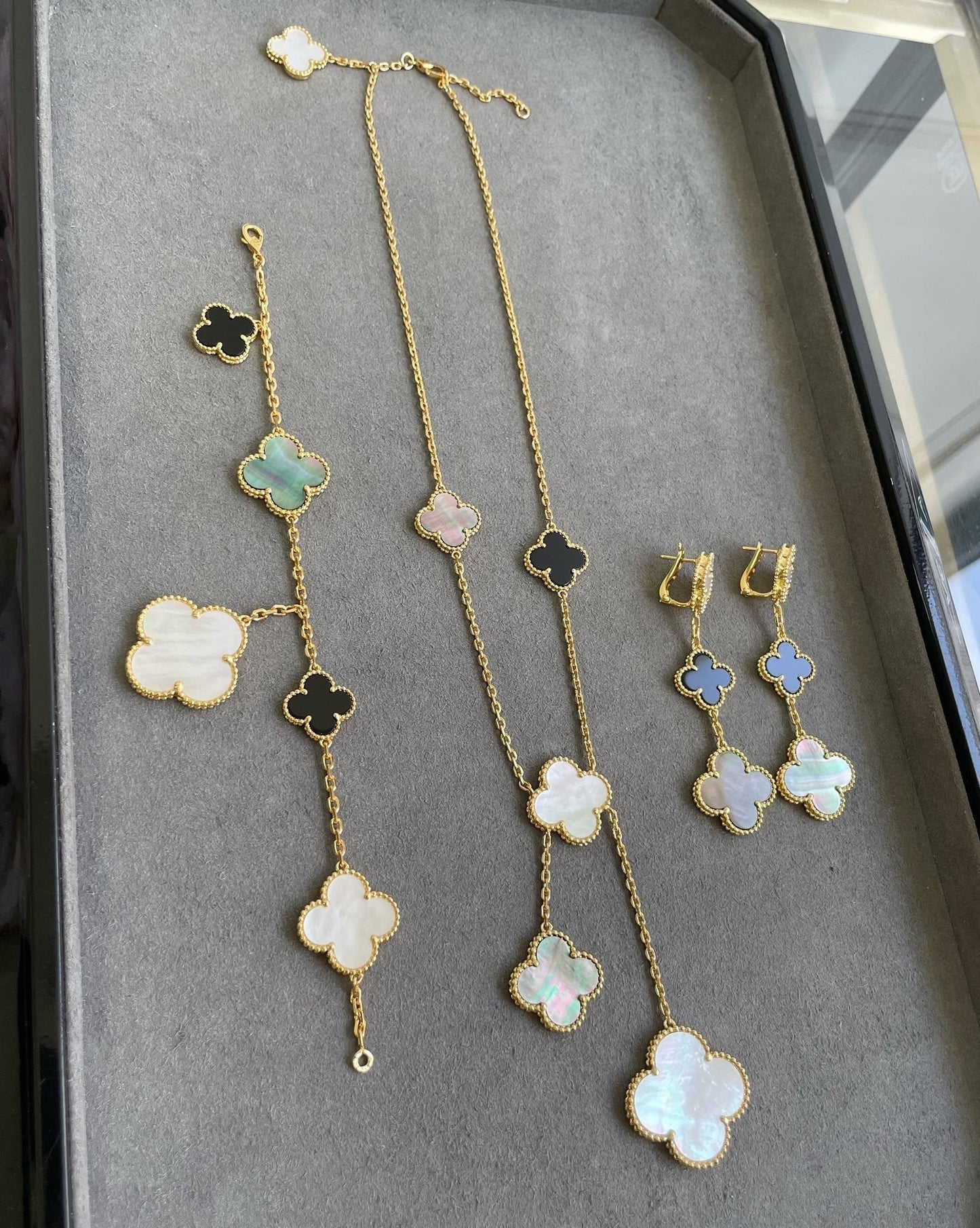 [Renovia Jewelry]CLOVER 3 MOTIF MOP ONYX DARK MOP PINK GOLD EARRINGS