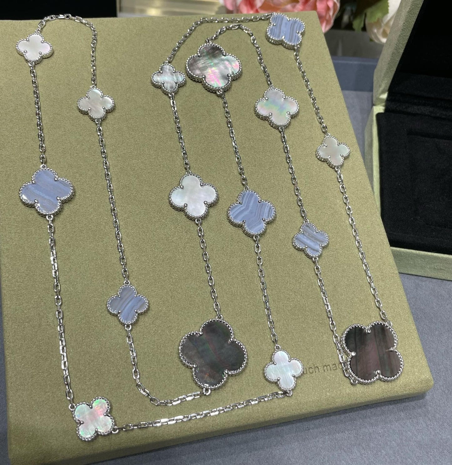 [Renovia Jewelry]CLOVER 16 MOTIF CHALCEDONY MOP SILVER NECKLACE