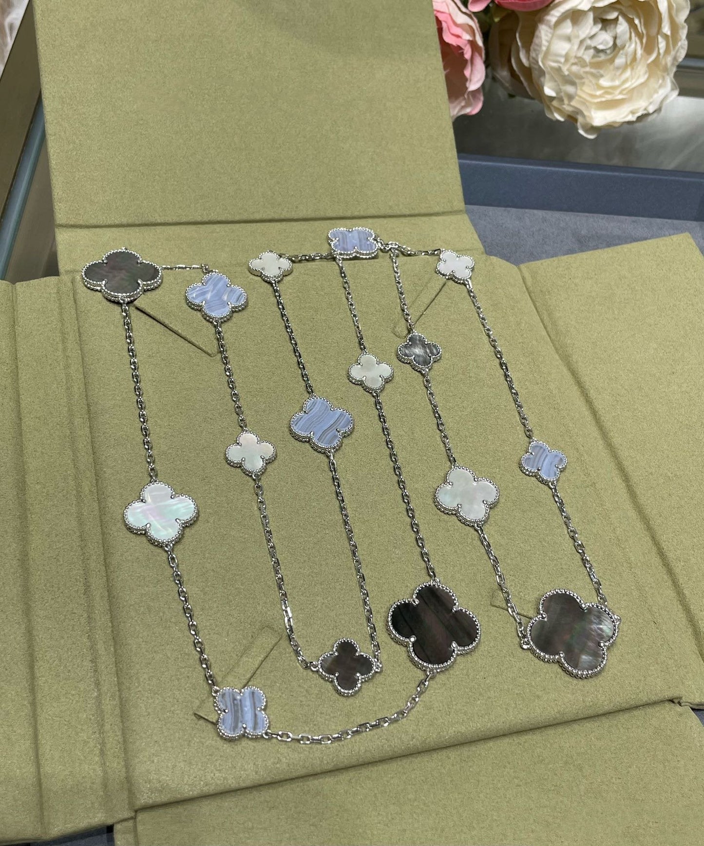 [Renovia Jewelry]CLOVER 16 MOTIF CHALCEDONY MOP SILVER NECKLACE