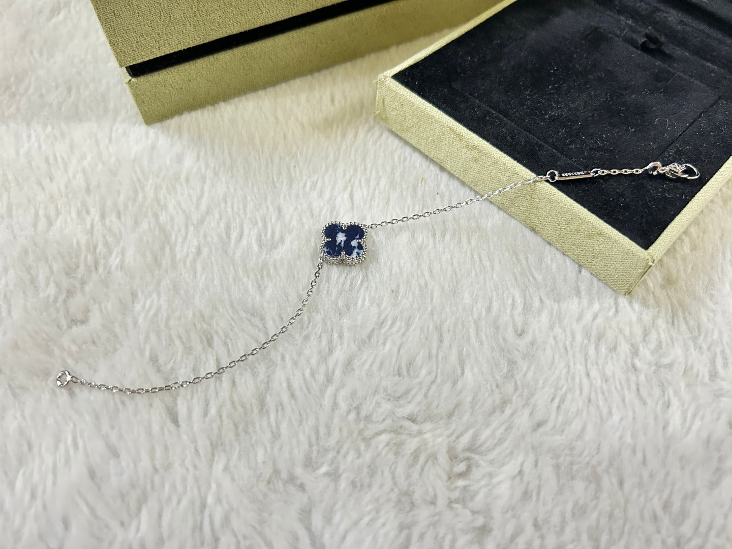 [Renovia Jewelry]CLOVER 1 MOTIF PIETERSITE BRACELET