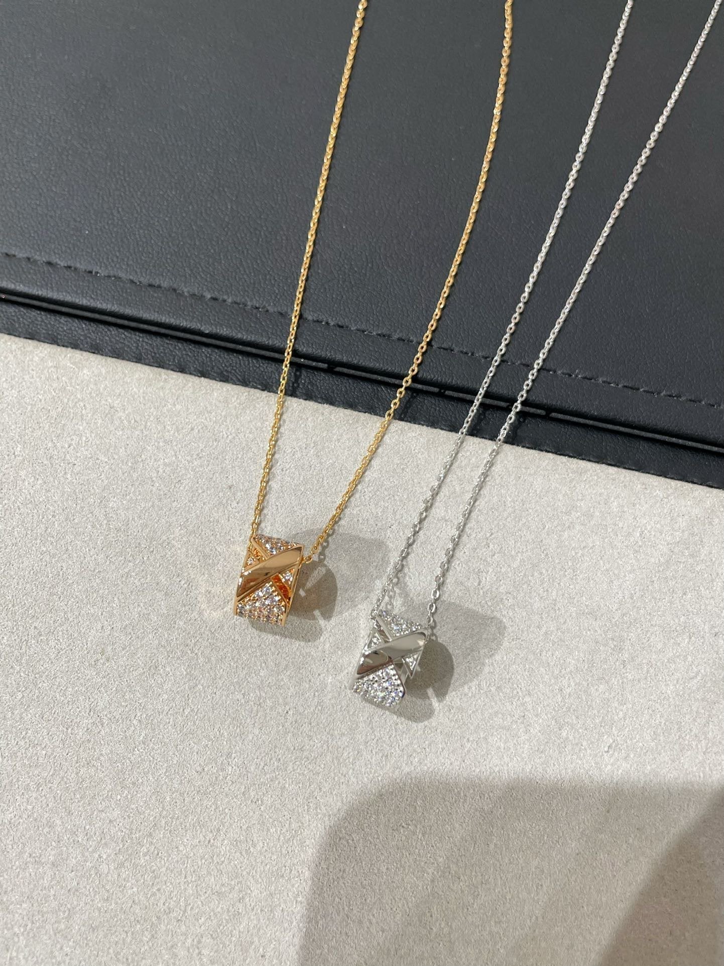 [Renovia Jewelry]LIENS EVIDENCE DIAMOND PAVED NECKLACE